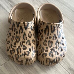 Woman’s crocs Leopard Print  Clogs woman size 7 men’s size 5